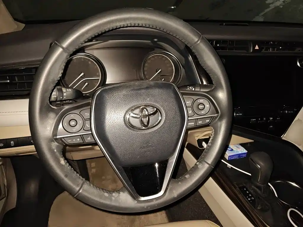 Toyota Camry — фото 11