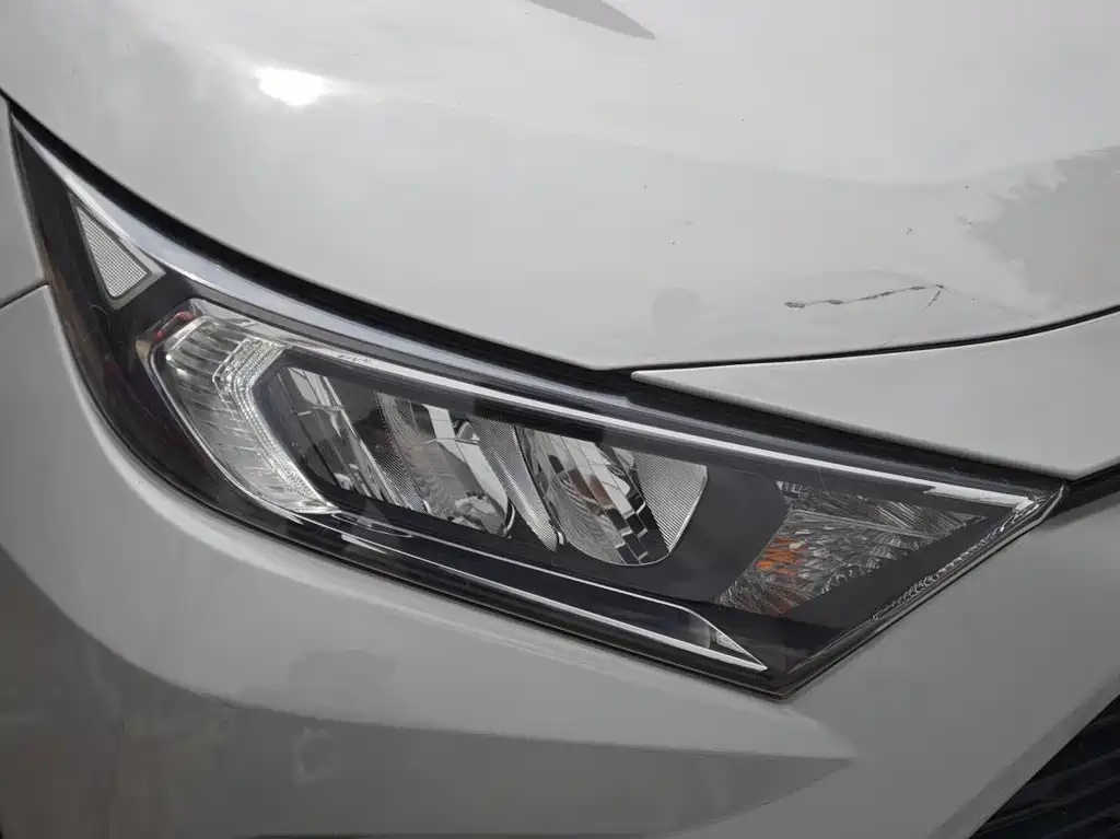 Toyota RAV4 — фото 11