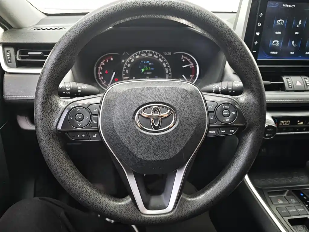 Toyota RAV4 — фото 17