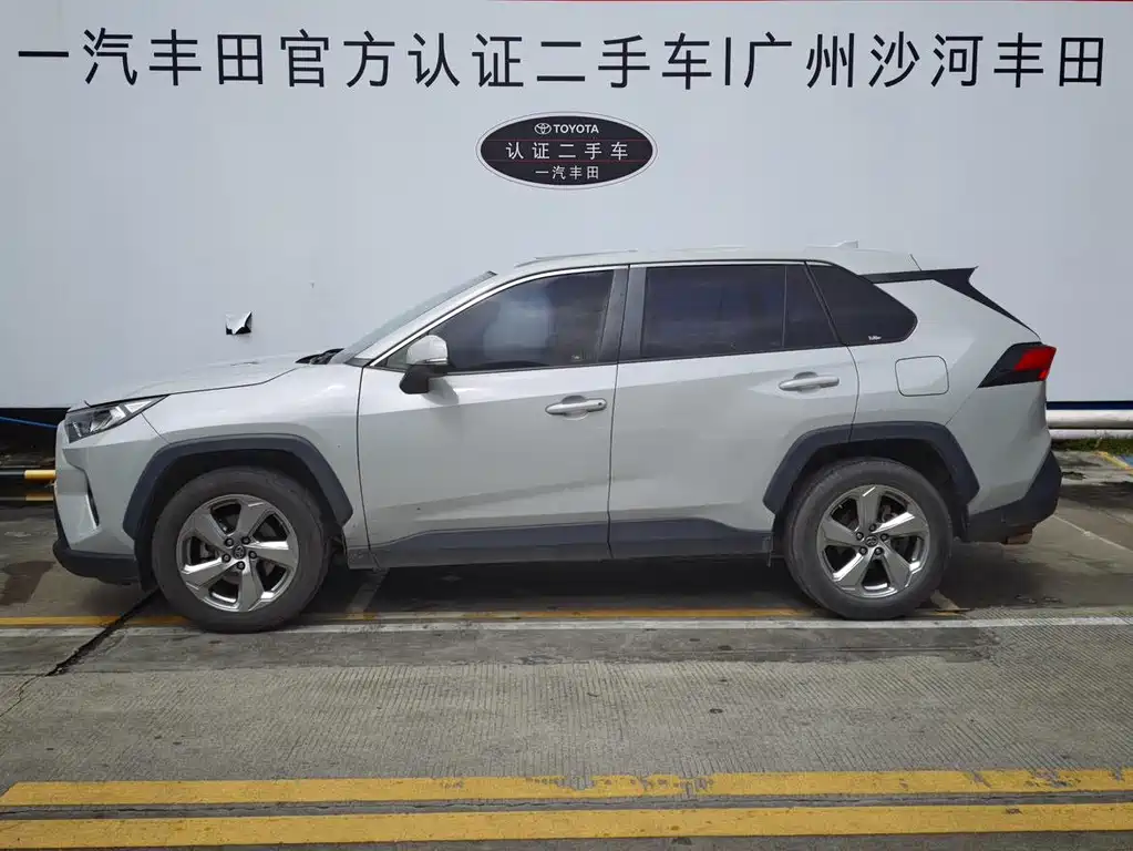 Toyota RAV4 — фото 4