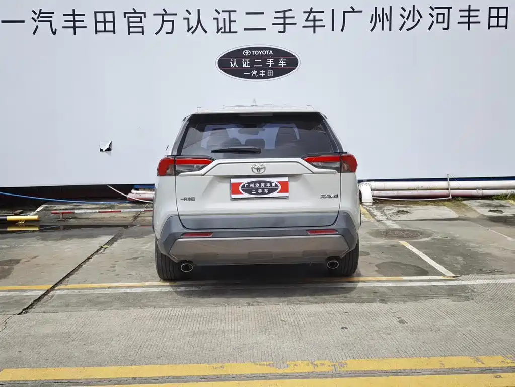 Toyota RAV4 — фото 7