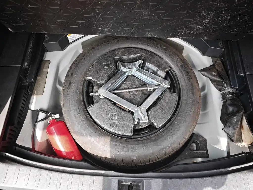 Toyota RAV4 — фото 10
