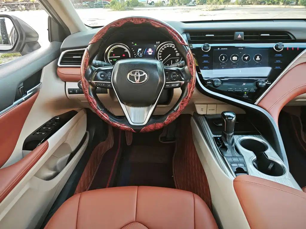 Toyota Camry — фото 11