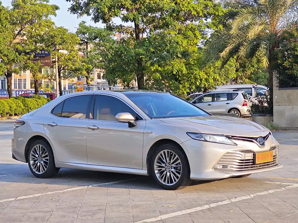 Toyota Camry — фото 3