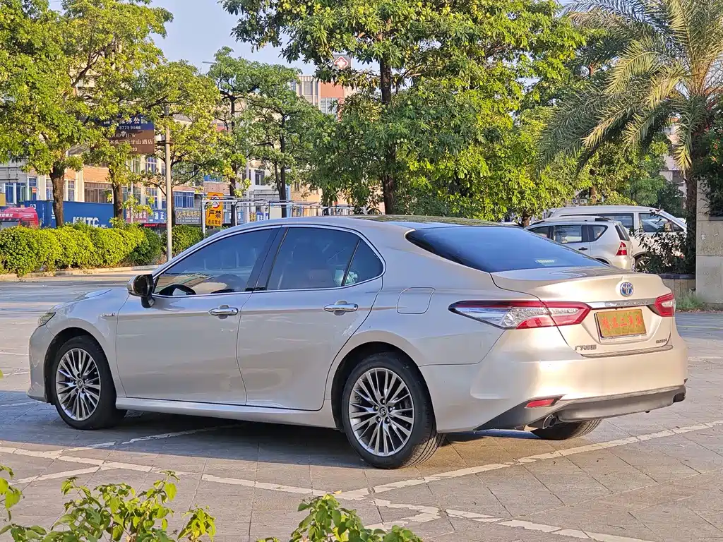 Toyota Camry — фото 4