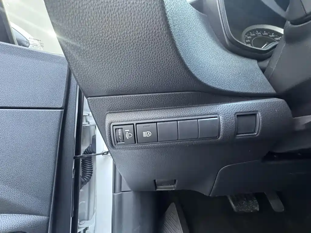 Toyota Corolla — фото 18