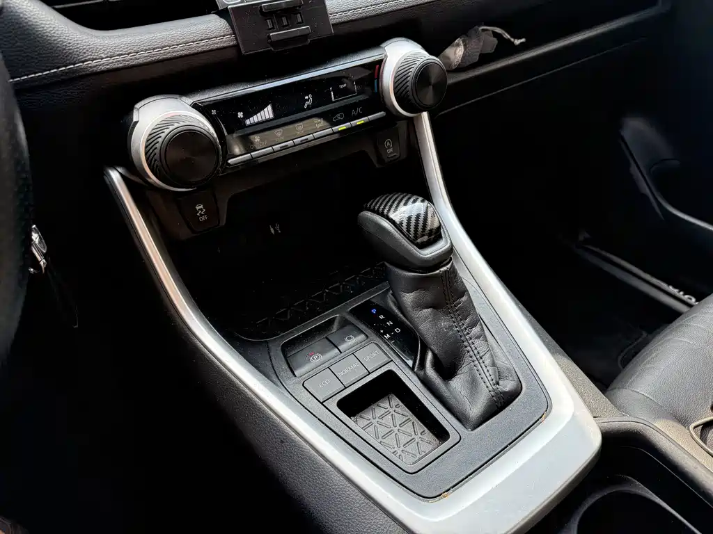Toyota Wildlander — фото 14