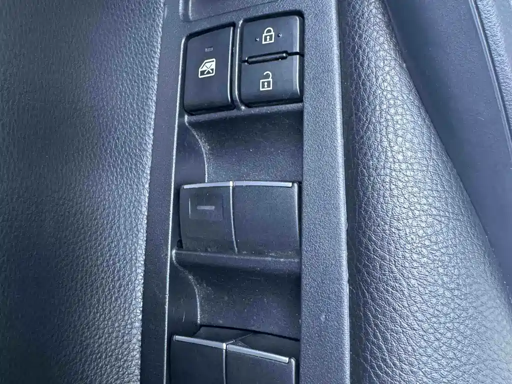 Toyota Corolla — фото 15