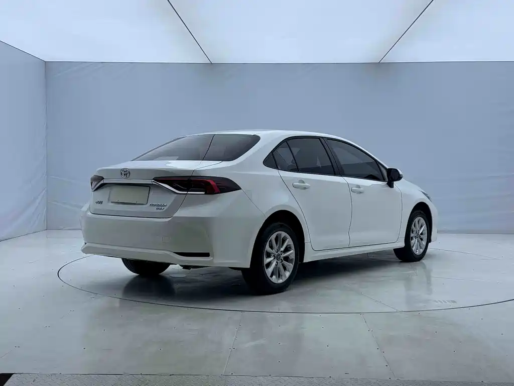 Toyota Corolla — фото 4
