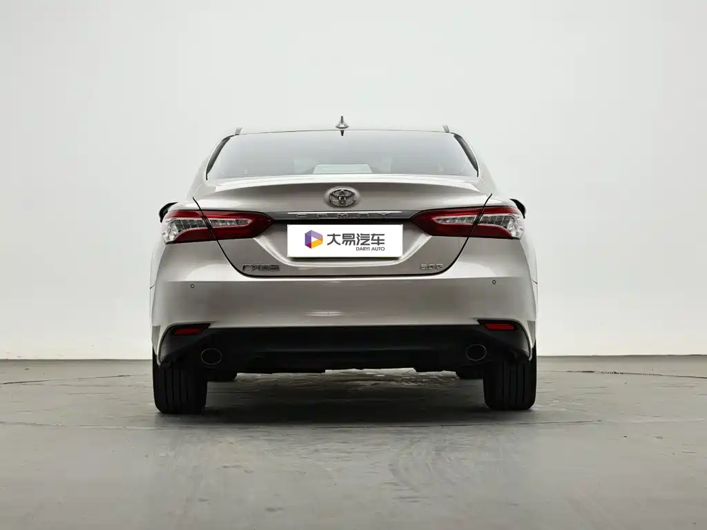 Toyota Camry — фото 4