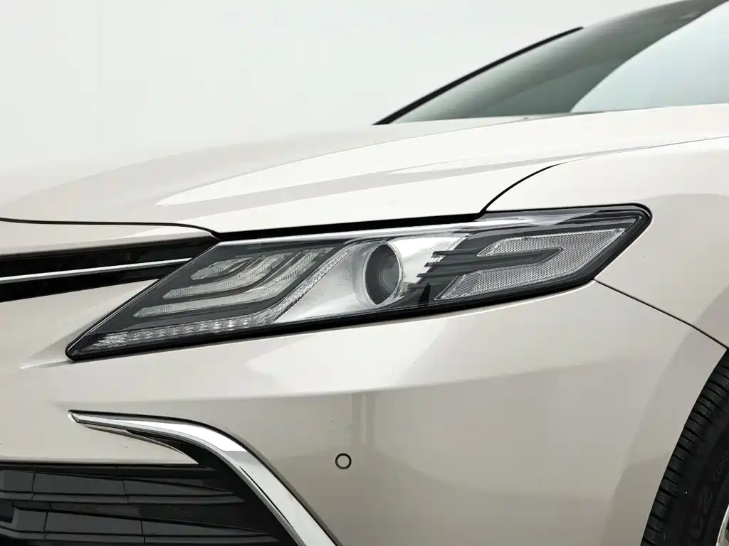 Toyota Camry — фото 10