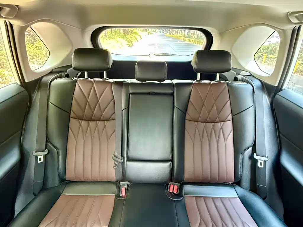 Toyota RAV4 — фото 13
