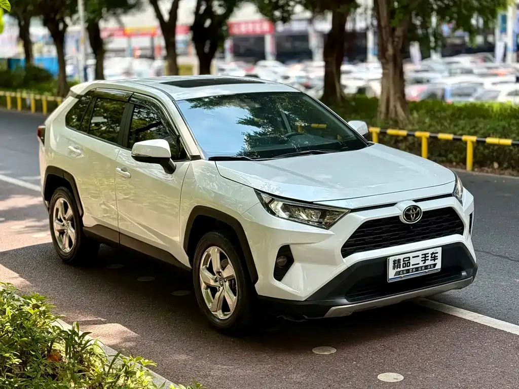 Toyota RAV4 — фото 4
