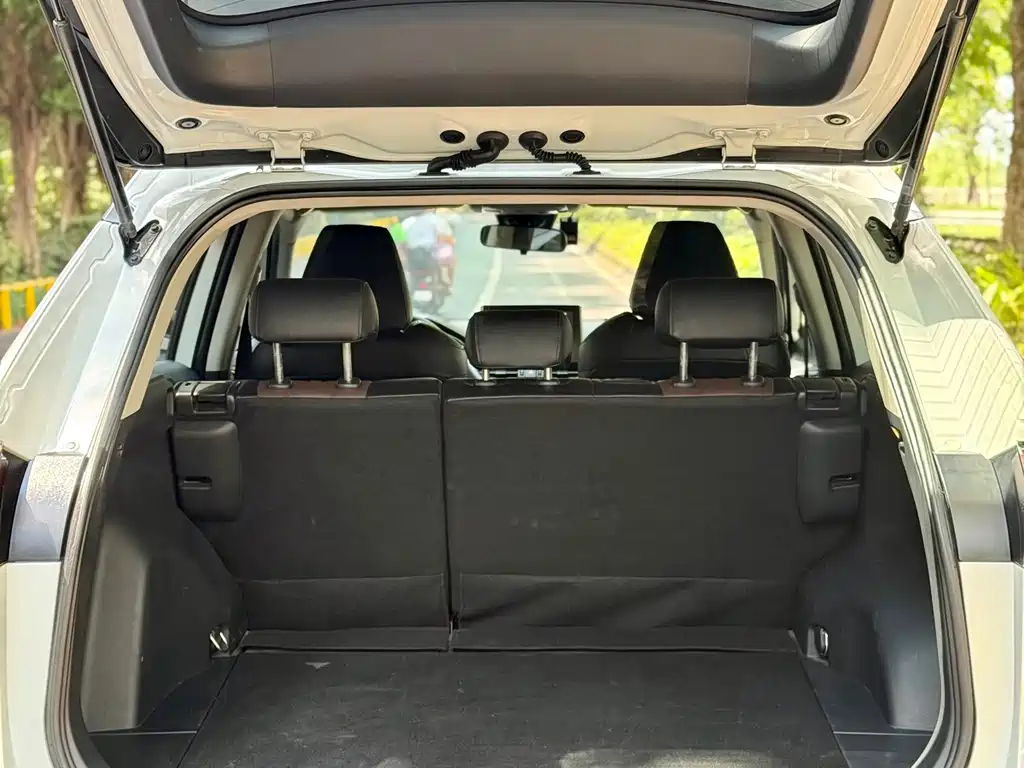Toyota RAV4 — фото 8