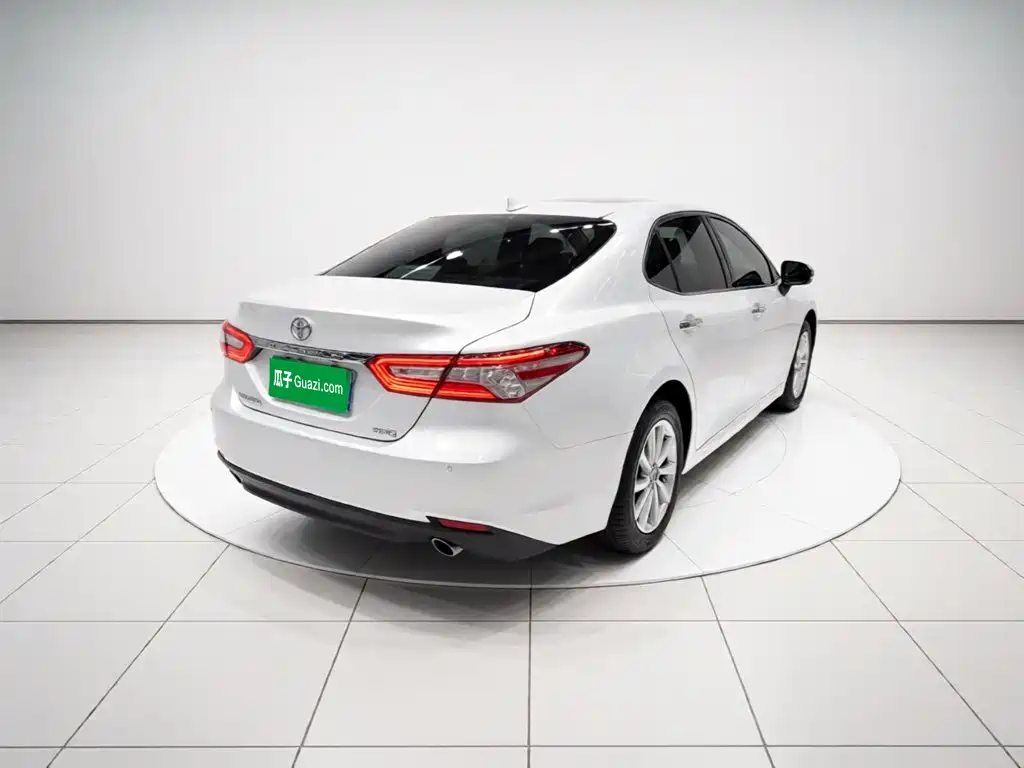 Toyota Camry — фото 4