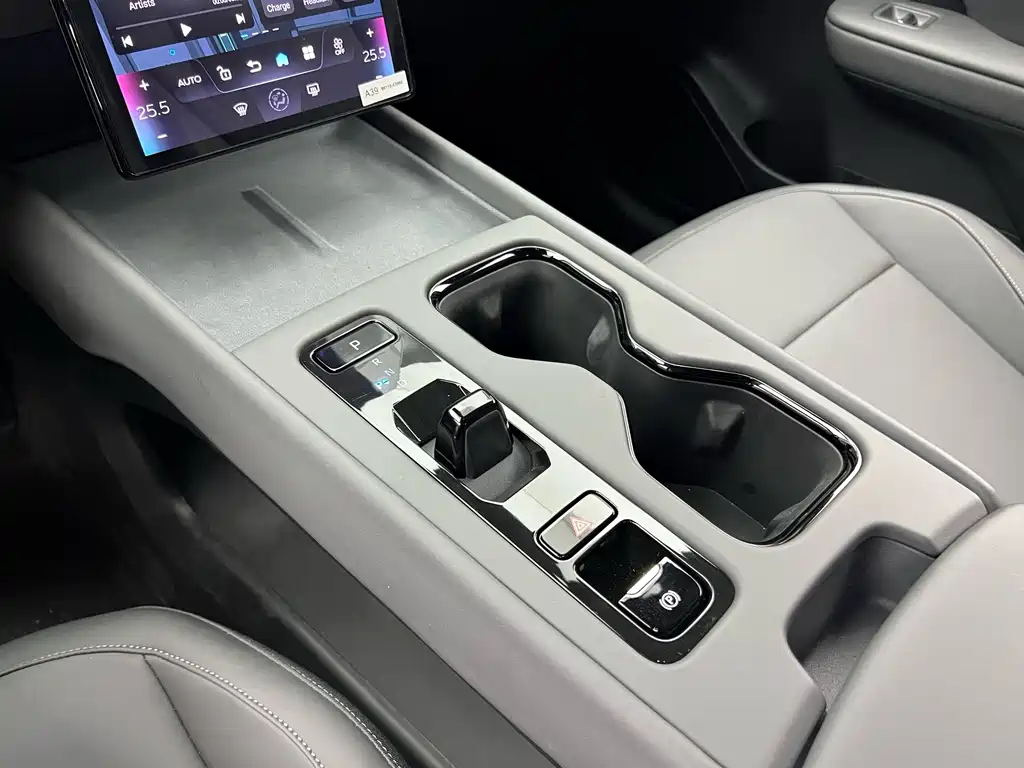 Toyota bZ3 — фото 15