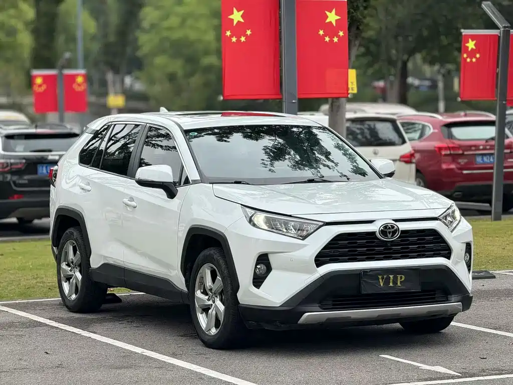 Toyota RAV4 — фото 3