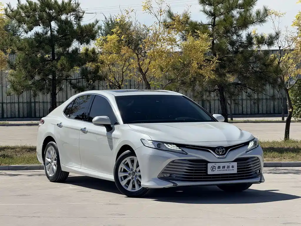 Toyota Camry — фото 3