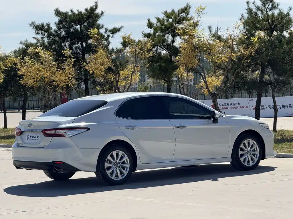 Toyota Camry — фото 21