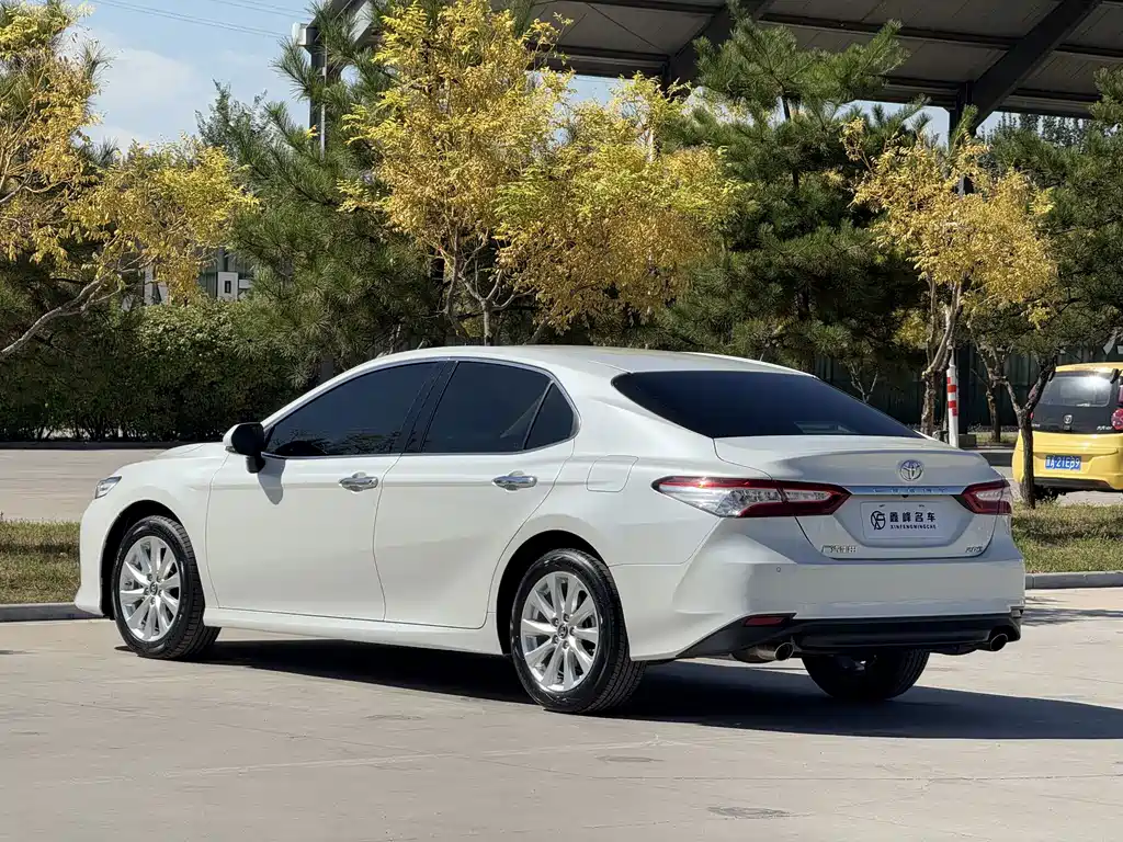 Toyota Camry — фото 23
