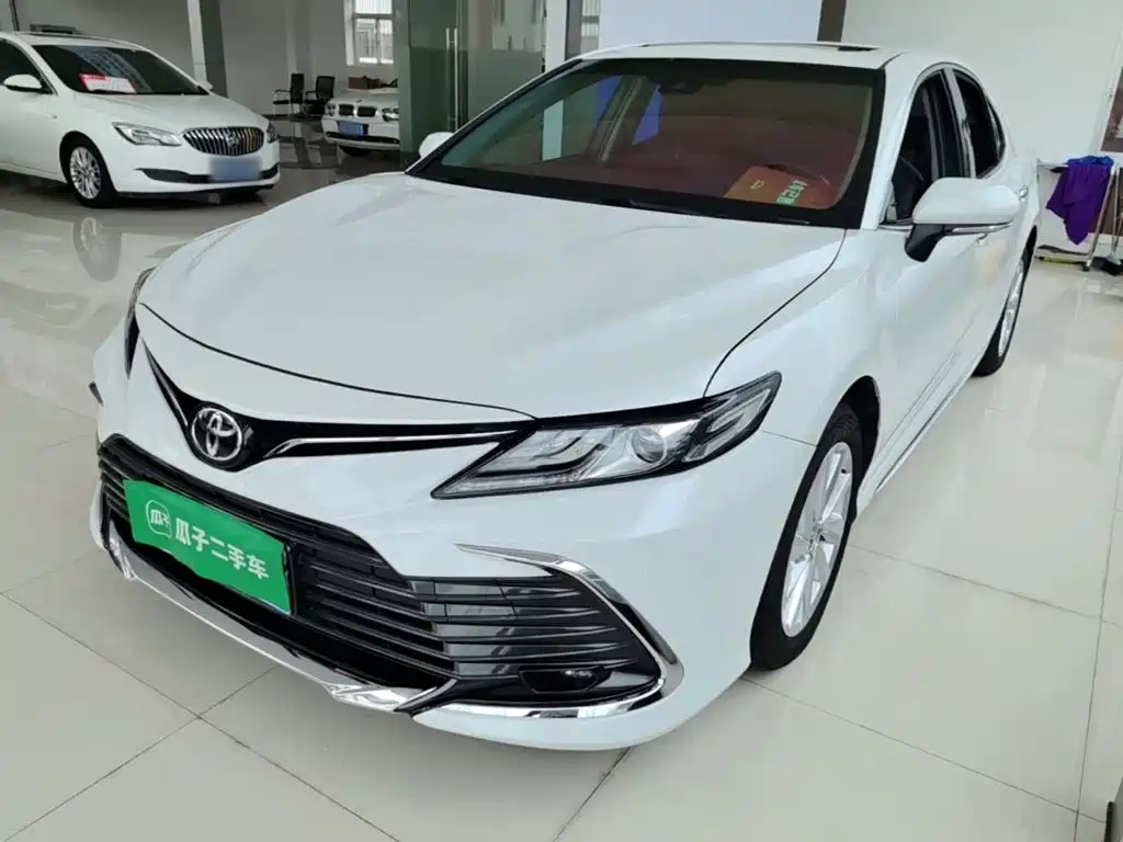 Toyota Camry — фото 2
