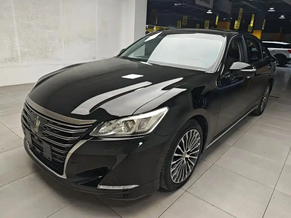 Toyota Crown — фото 2