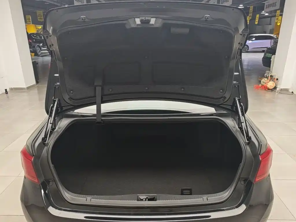 Toyota Crown — фото 19