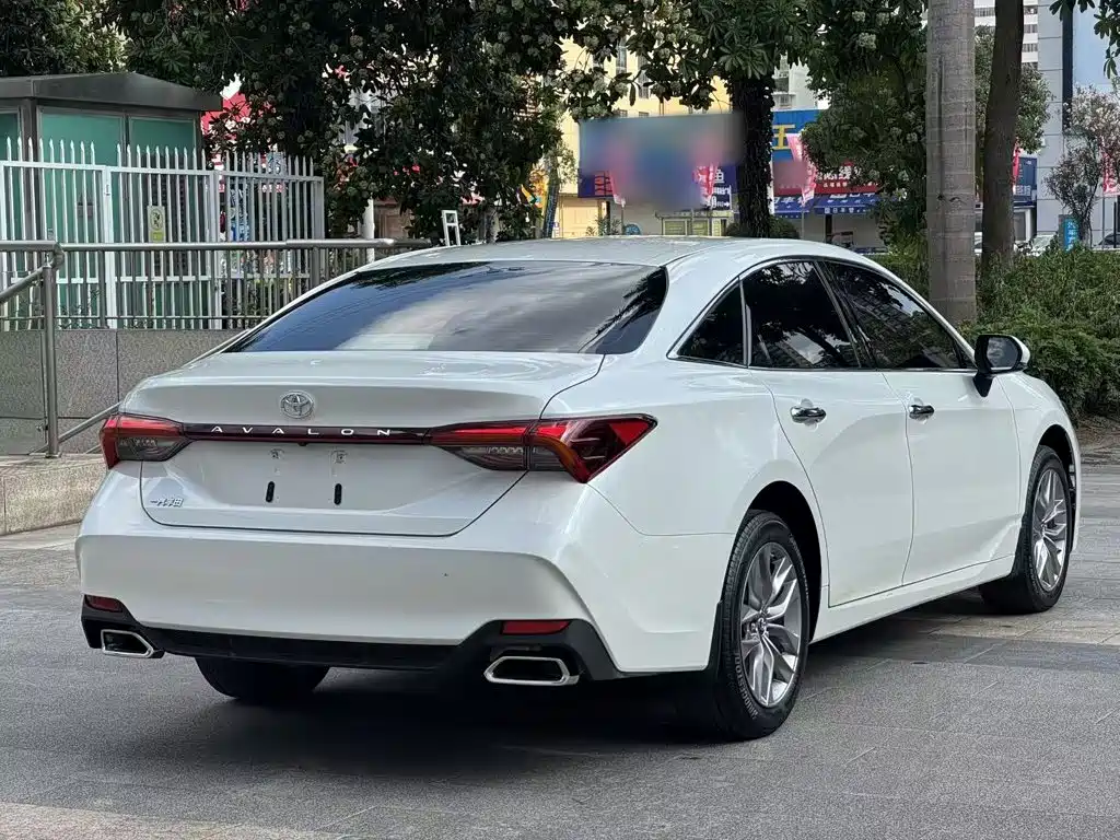 Toyota Avalon — фото 11