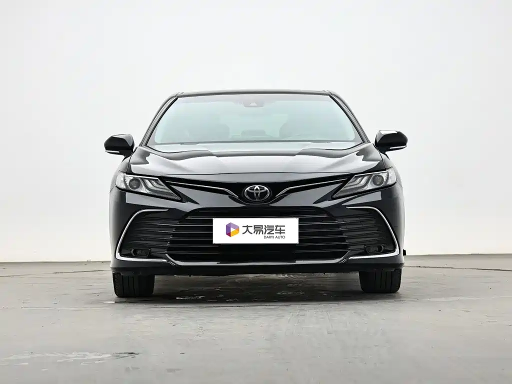 Toyota Camry — фото 2