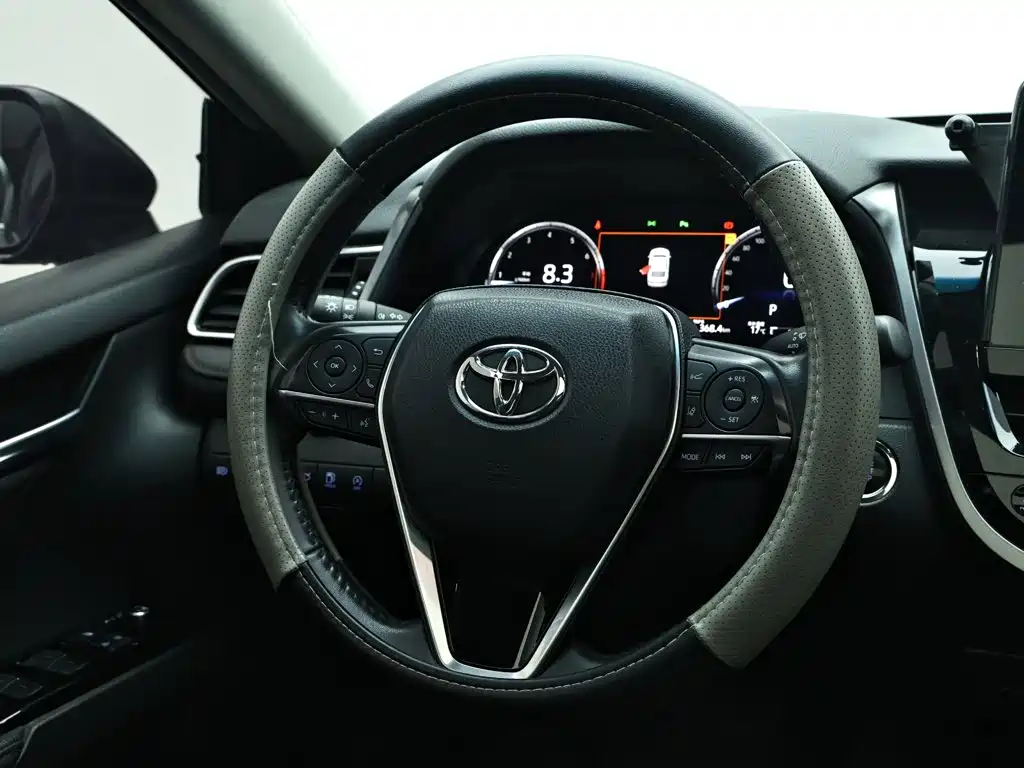 Toyota Camry — фото 17