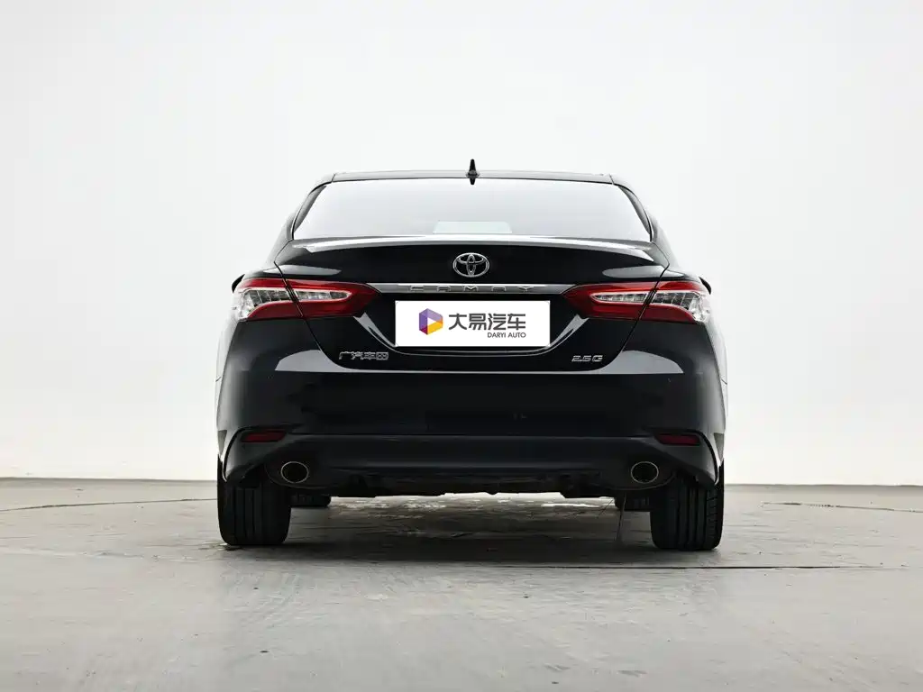 Toyota Camry — фото 4