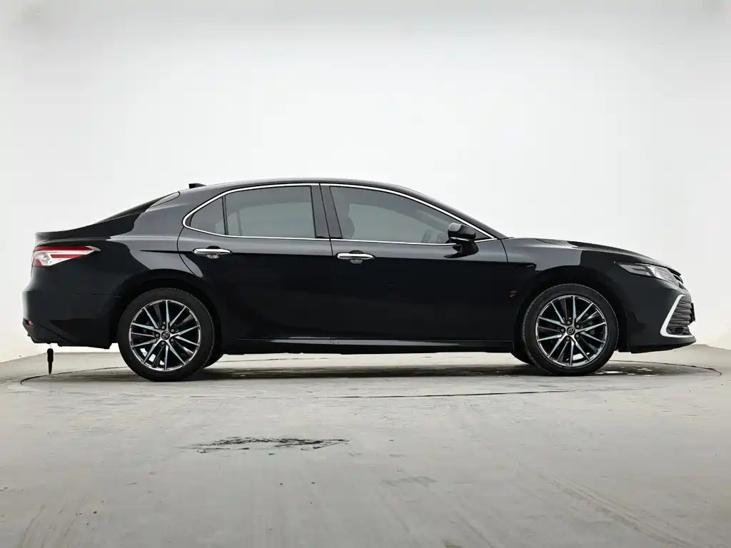 Toyota Camry — фото 6