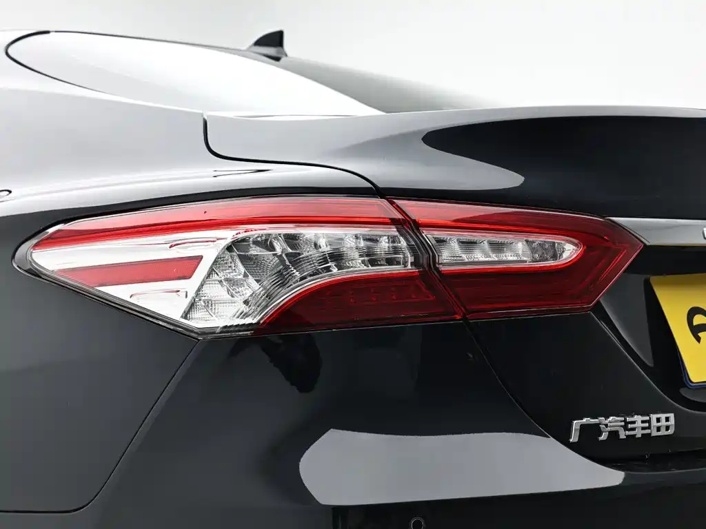 Toyota Camry — фото 7