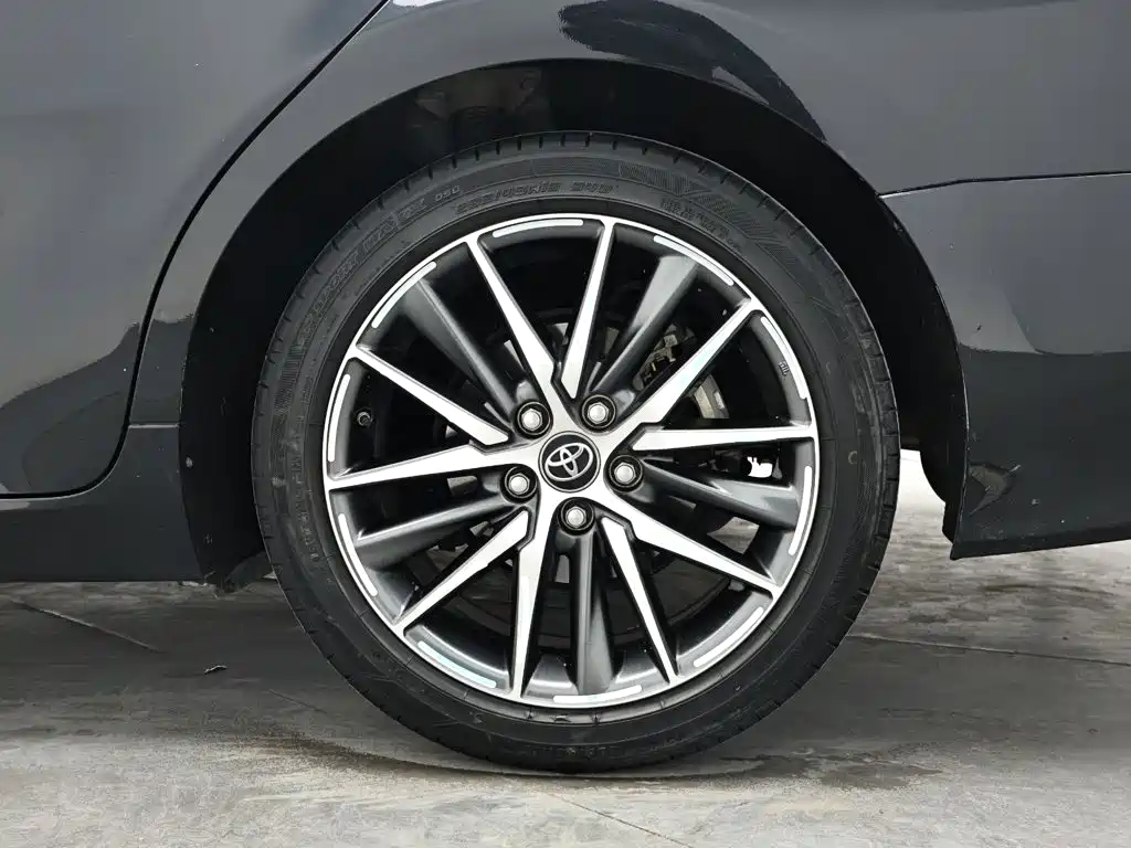 Toyota Camry — фото 9
