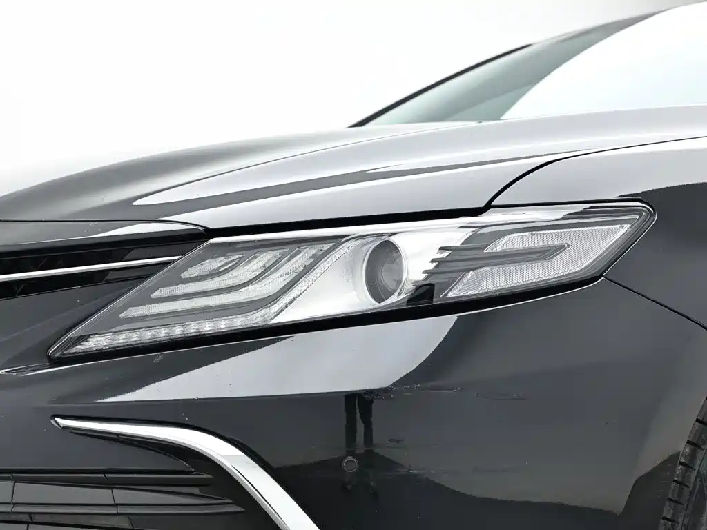 Toyota Camry — фото 10