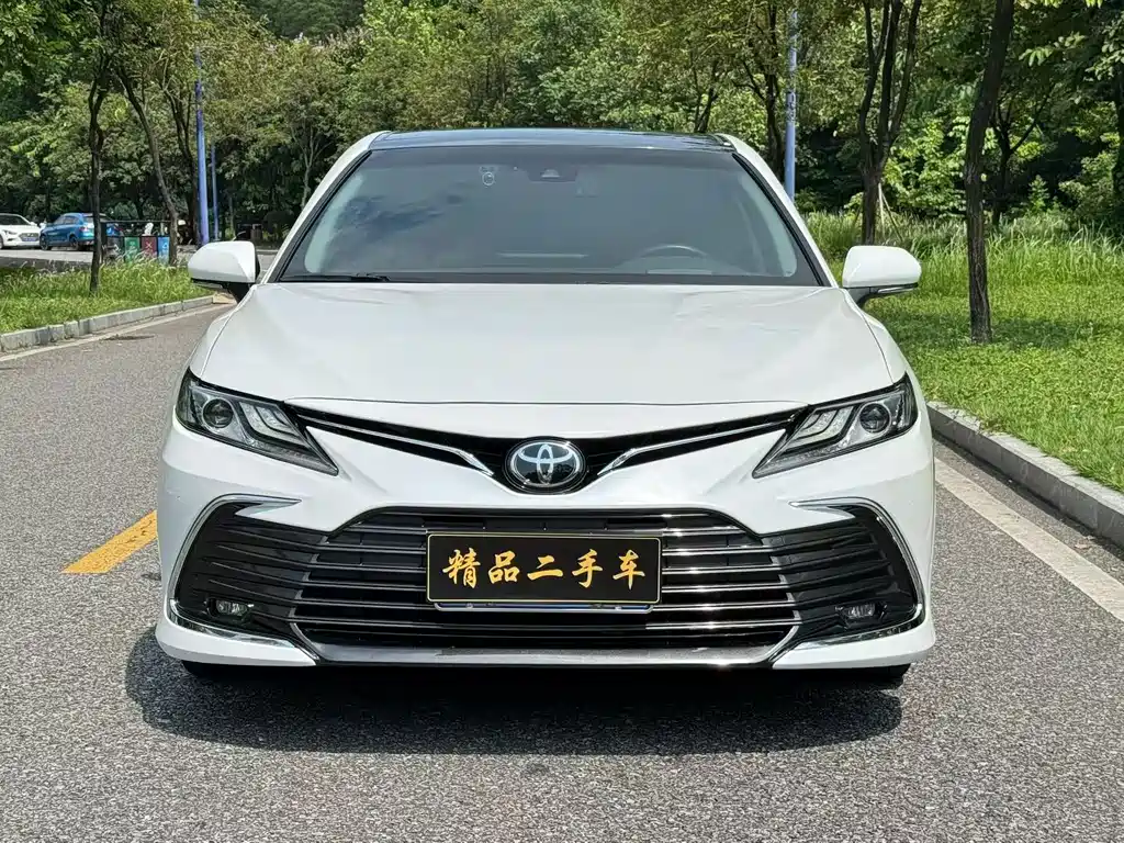 Toyota Camry — фото 2