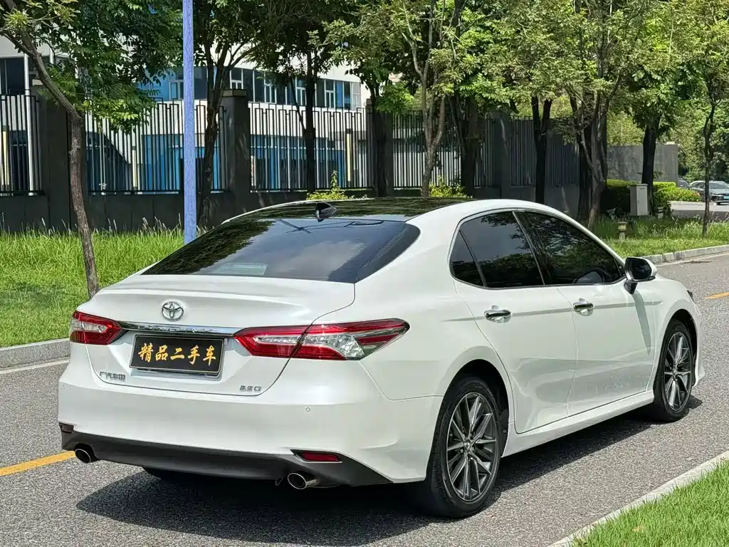 Toyota Camry — фото 14