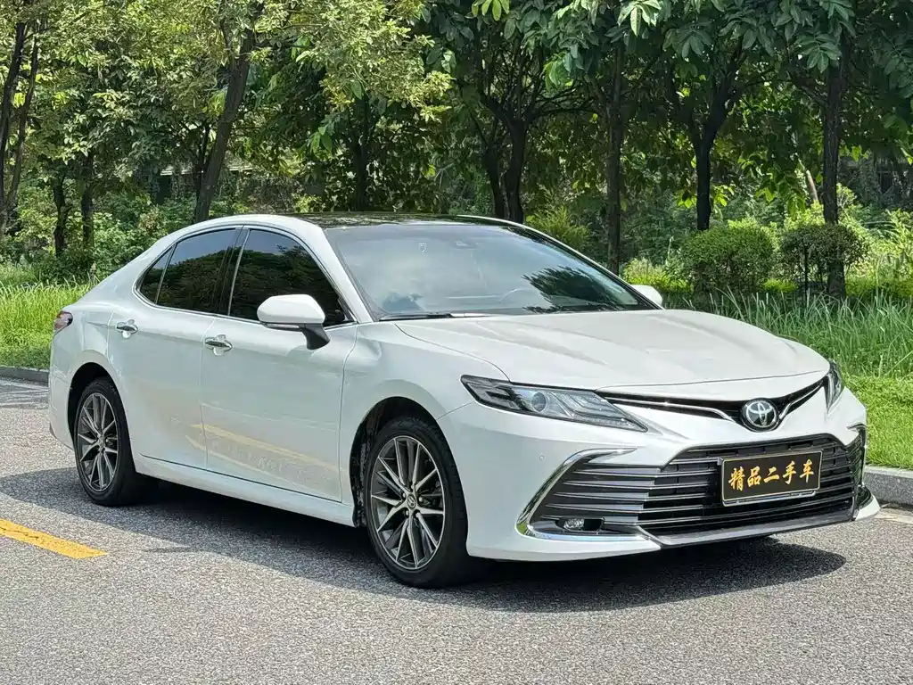 Toyota Camry — фото 3
