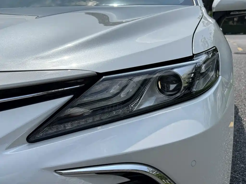 Toyota Camry — фото 7