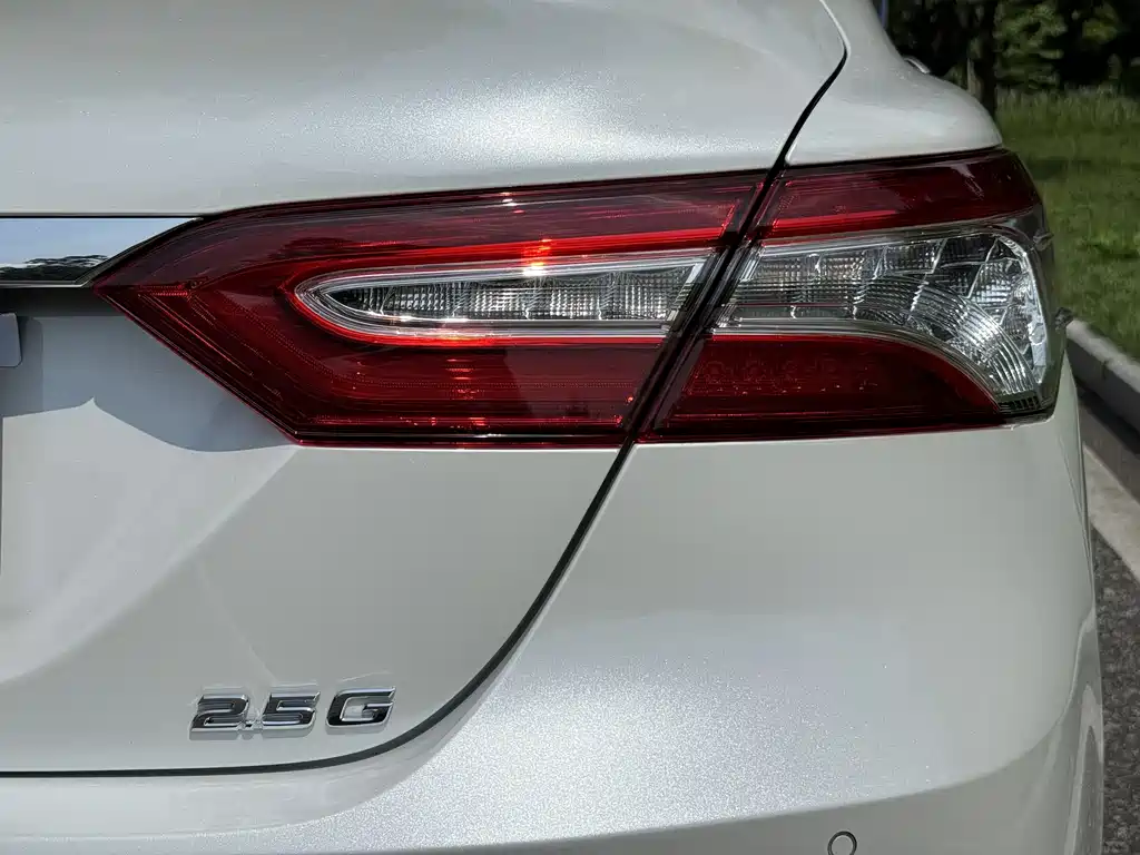 Toyota Camry — фото 9