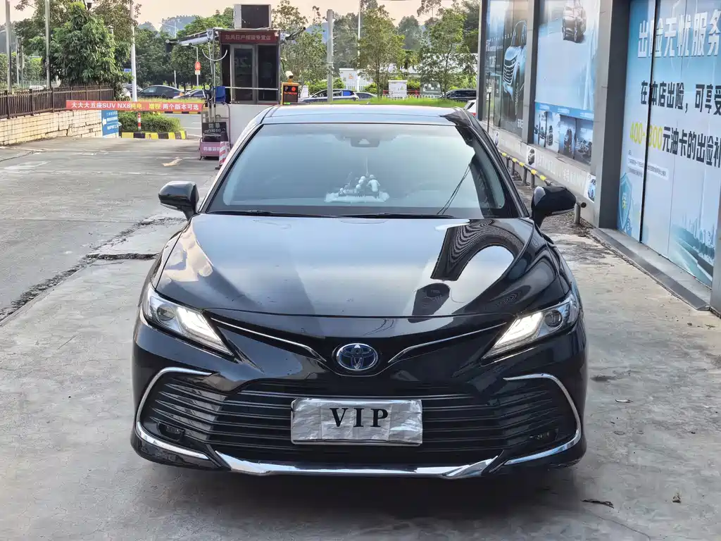 Toyota Camry — фото 2