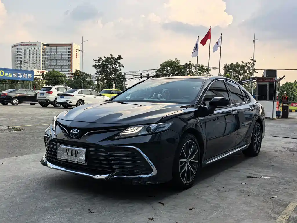 Toyota Camry — фото 3