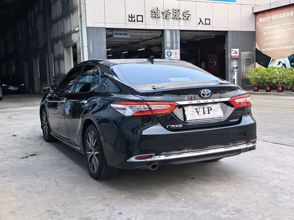 Toyota Camry — фото 5