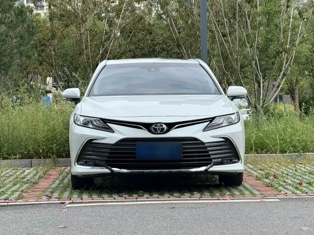 Toyota Camry — фото 13