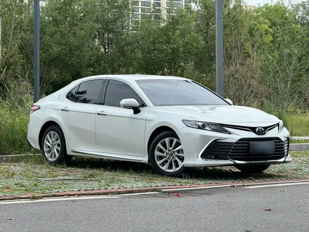 Toyota Camry — фото 14