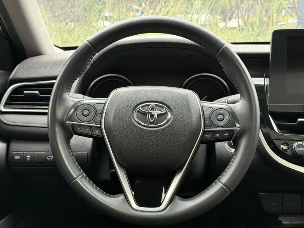 Toyota Camry — фото 7