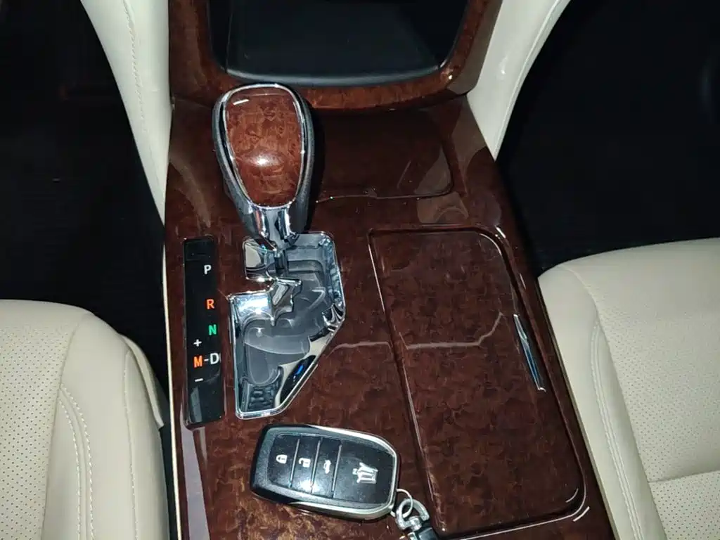 Toyota Crown — фото 14