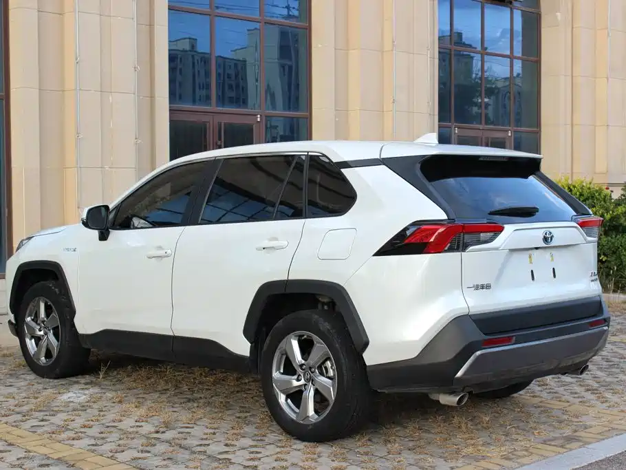 Toyota RAV4 — фото 5
