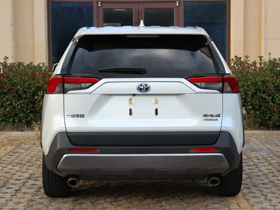 Toyota RAV4 — фото 6