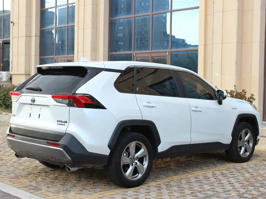 Toyota RAV4 — фото 7